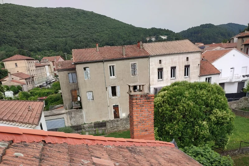 Toitures du plateau calcaire de Méjannes-le-Clap dans le Gard